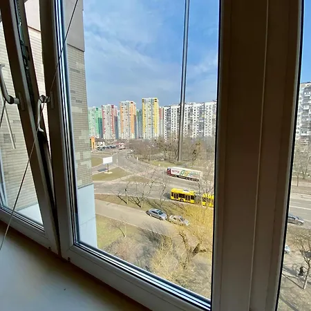Апартаменти Поруч З Метро Лівобережна Та Мвц Kyiv Exterior photo