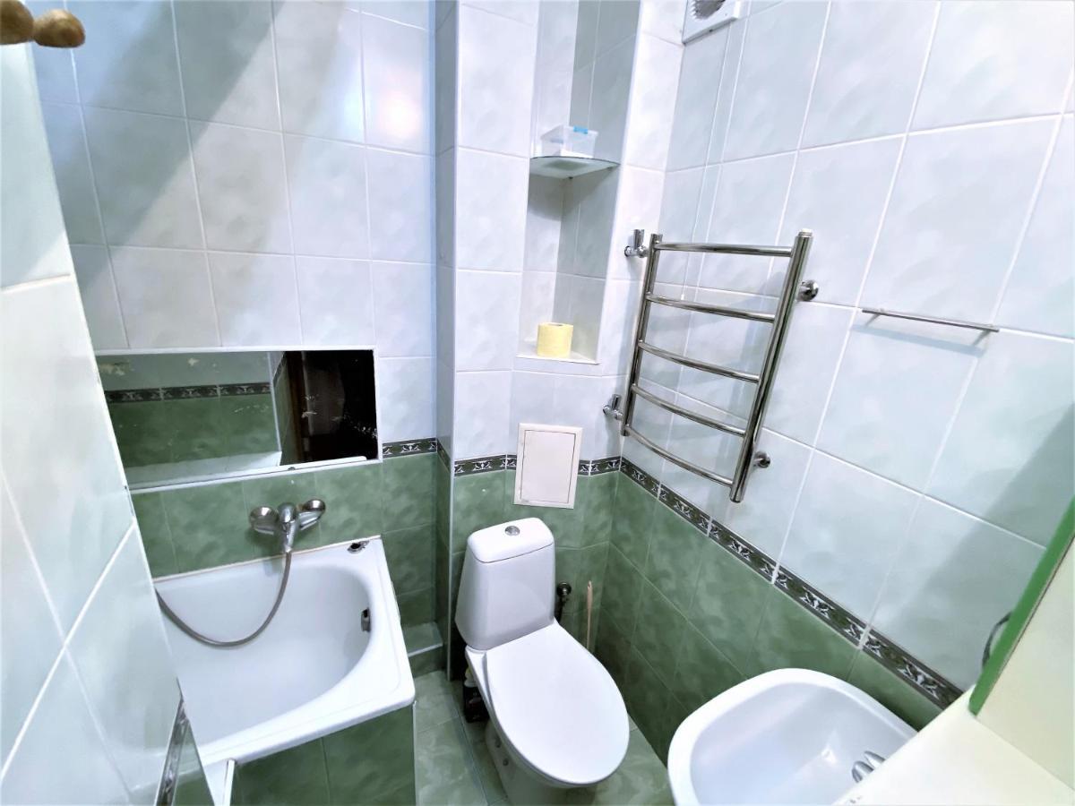 поруч з метро лівобережна та мвц Apartment Kyiv