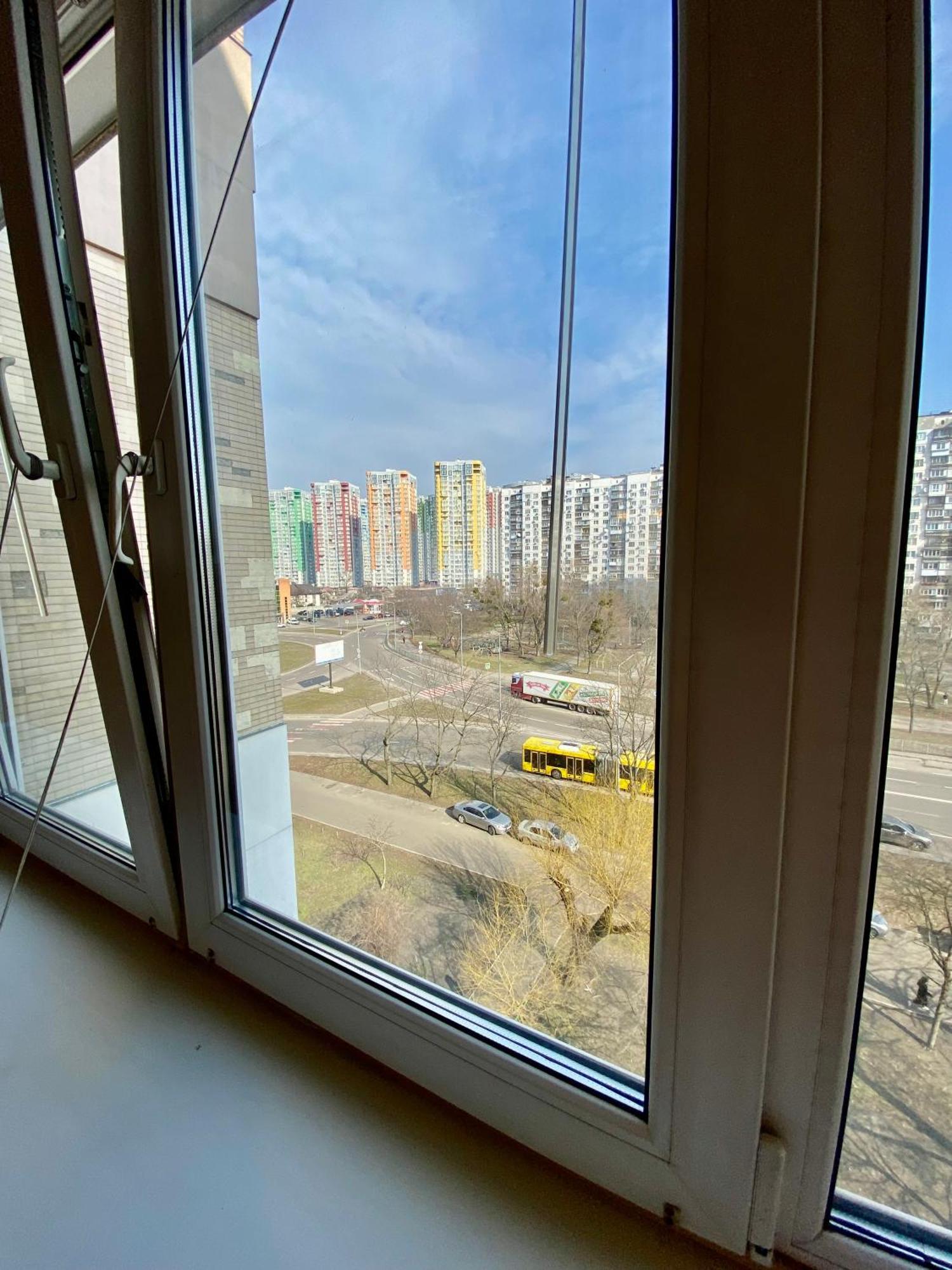 Apartment поруч з метро лівобережна та мвц *