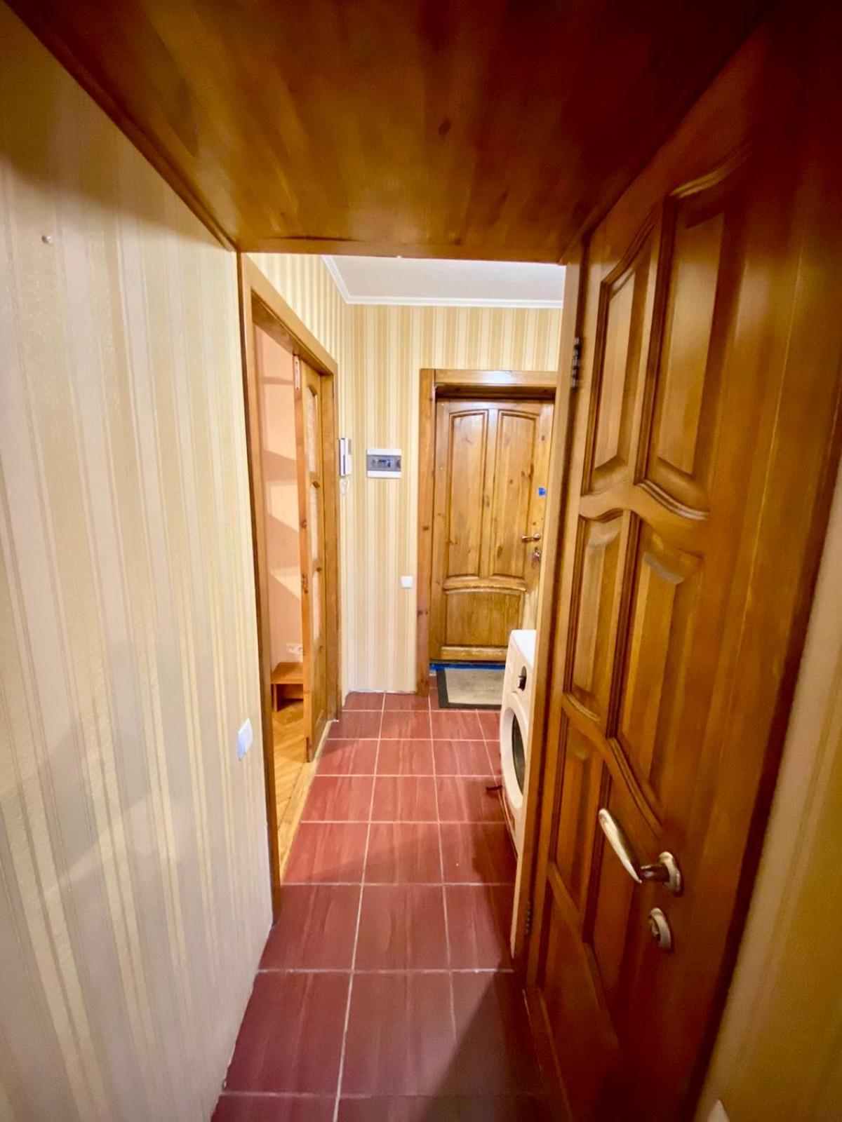 Apartment поруч з метро лівобережна та мвц Kyiv